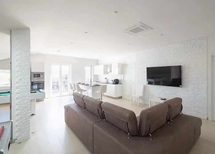 Luxury House Monti Azzurri Casa vacanze *